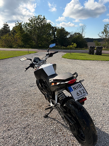 KTM 125 Duke 3 of 5