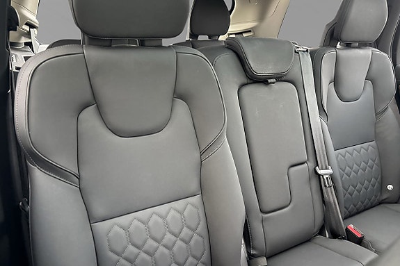 Volvo XC90 11 of 25