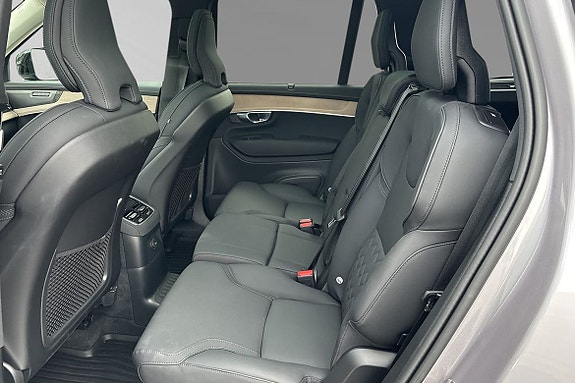 Volvo XC90 8 of 25