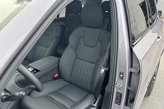 Volvo XC90 17 of 25