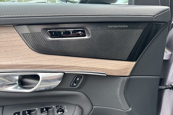 Volvo XC90 15 of 25