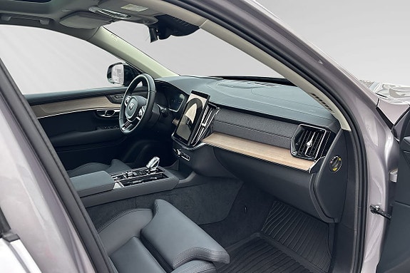 Volvo XC90 10 of 25
