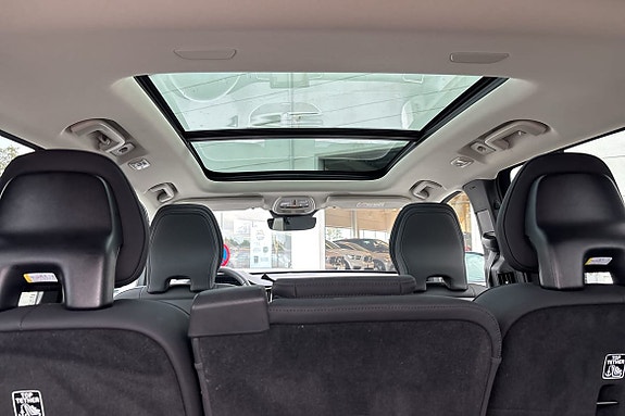 Volvo XC90 13 of 25
