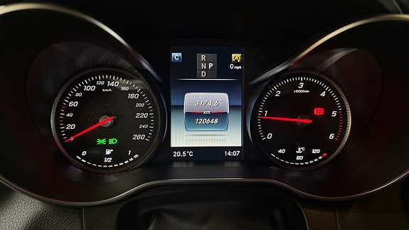Mercedes-Benz GLC220 d 18 of 23