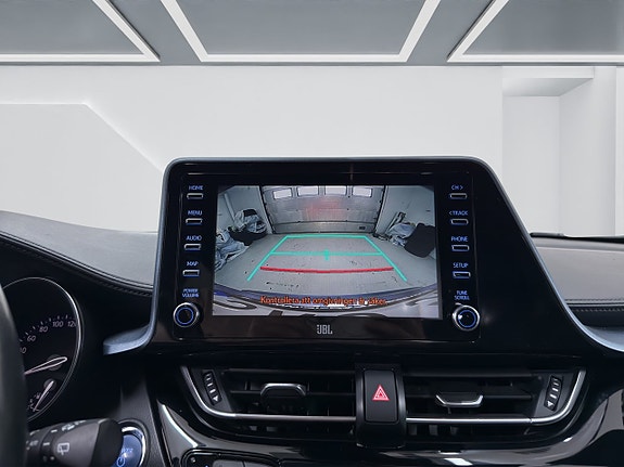 Toyota C-HR 15 of 18