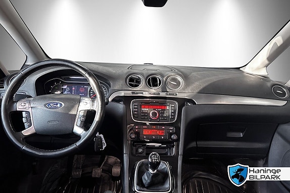 Ford Galaxy 14 of 27