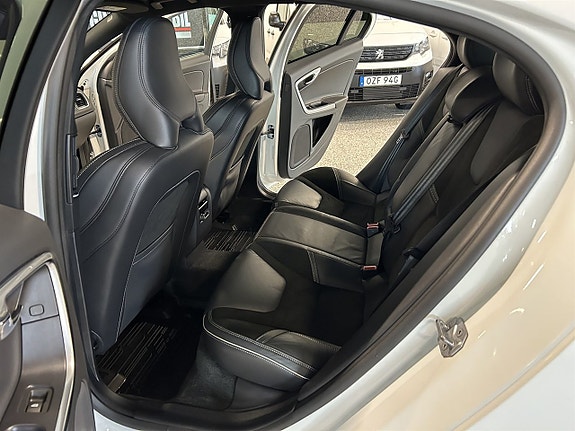 Volvo S60 14 of 24