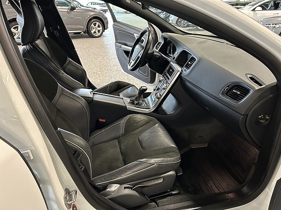 Volvo S60 17 of 24