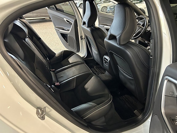 Volvo S60 16 of 24