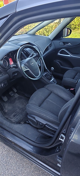 Opel Zafira Tourer 4 of 6