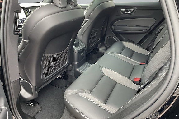 Volvo XC60 11 of 17