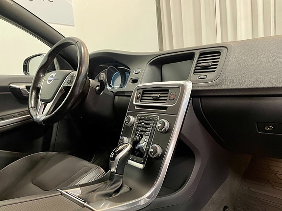 Volvo V60 Cross Country 19 of 23