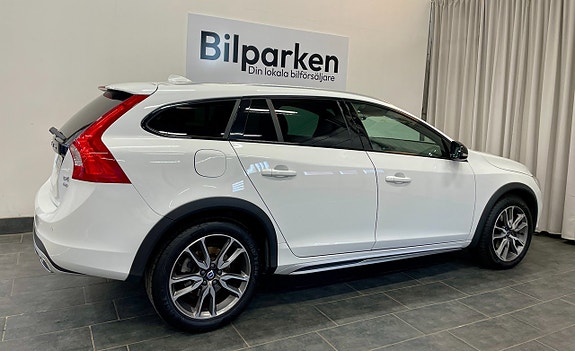 Volvo V60 Cross Country 6 of 23