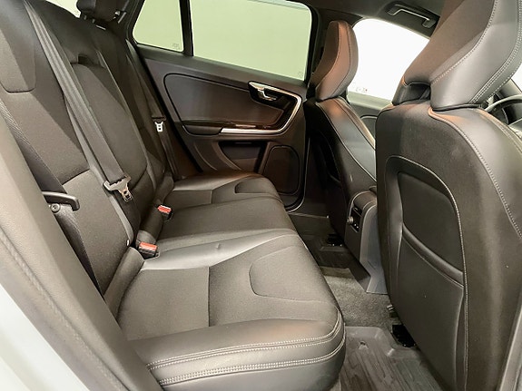 Volvo V60 Cross Country 21 of 23