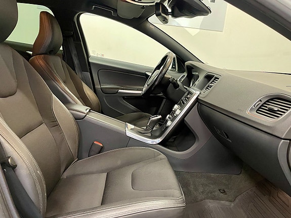 Volvo V60 Cross Country 18 of 23