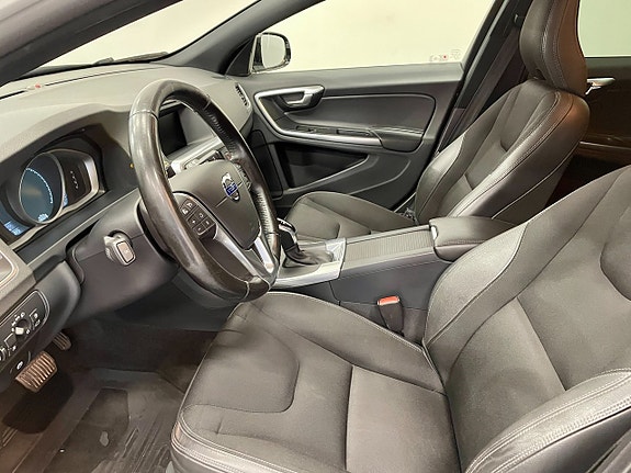 Volvo V60 Cross Country 7 of 23