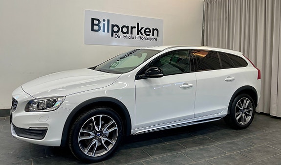 Volvo V60 Cross Country 2 of 23