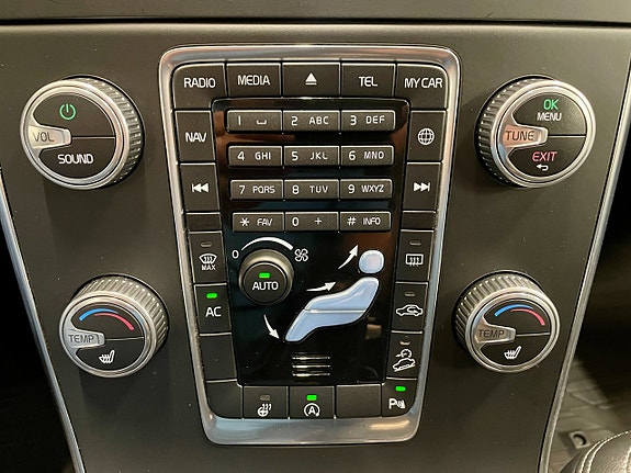 Volvo V60 Cross Country 12 of 23