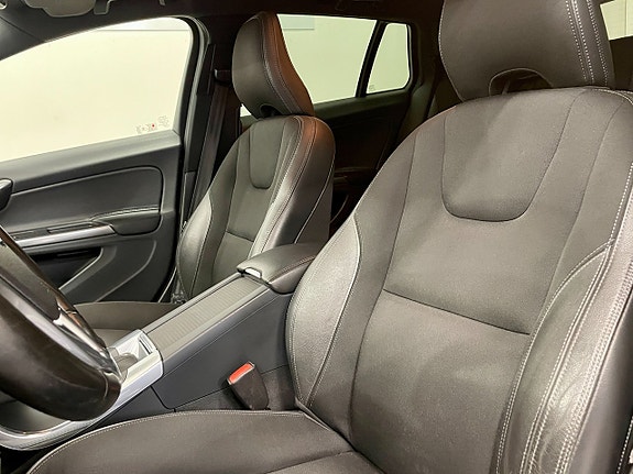 Volvo V60 Cross Country 8 of 23