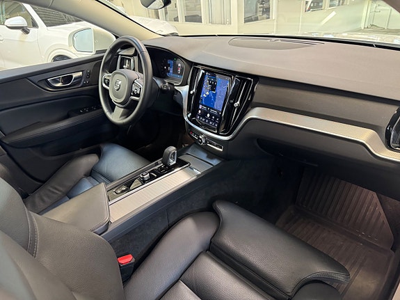 Volvo V60 Cross Country 6 of 19
