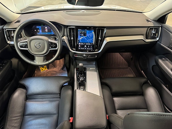 Volvo V60 Cross Country 8 of 19