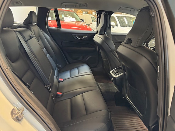 Volvo V60 Cross Country 9 of 19