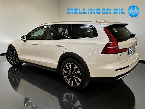 Volvo V60 Cross Country 4 of 19