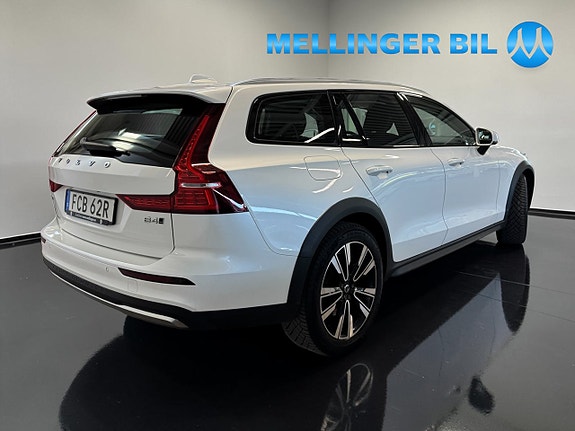 Volvo V60 Cross Country 3 of 19