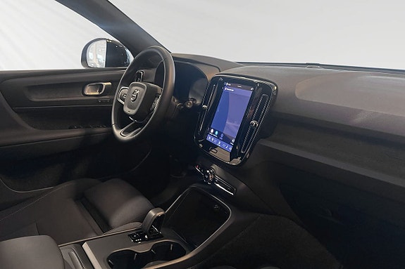 Volvo EX40 10 of 28