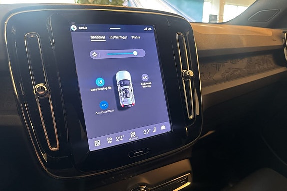 Volvo EX40 25 of 28