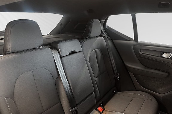 Volvo EX40 11 of 28