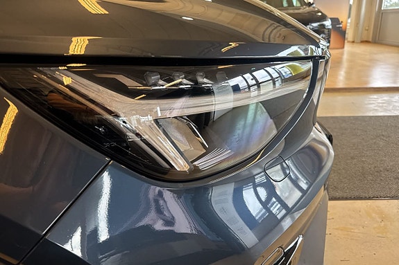 Volvo EX40 12 of 28