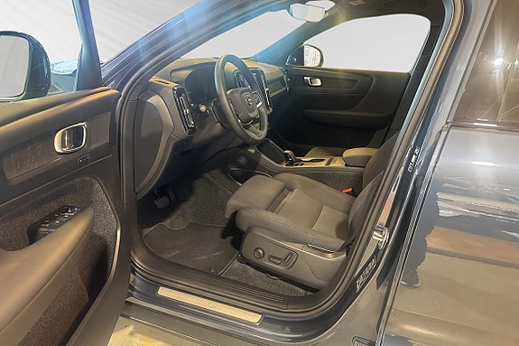 Volvo EX40 7 of 28