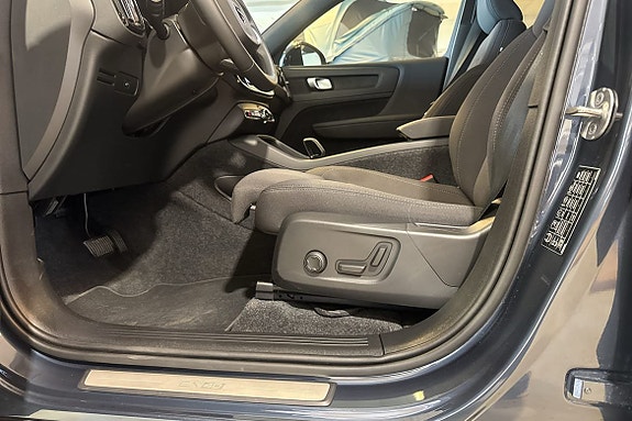 Volvo EX40 17 of 28