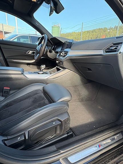 BMW 320d 12 of 19