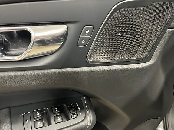 Volvo XC60 8 of 25