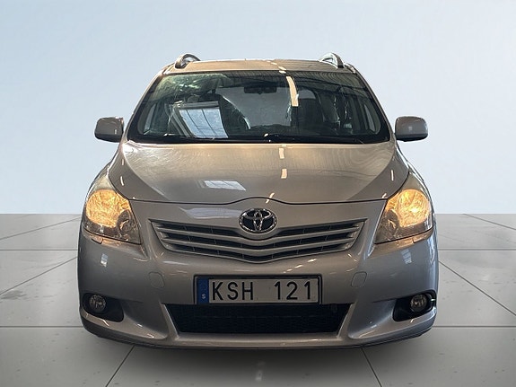 Toyota Verso 2 of 21