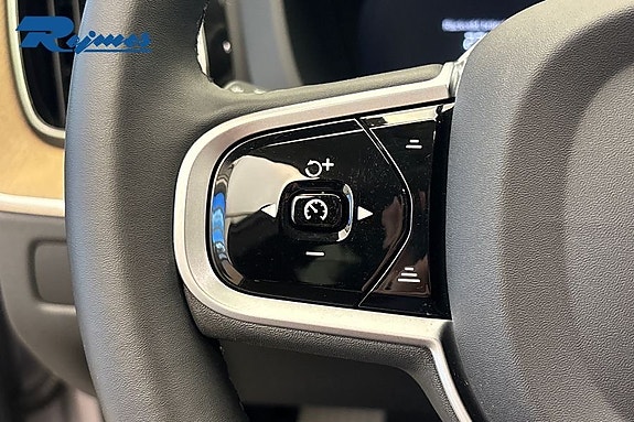 Volvo XC60 10 of 26