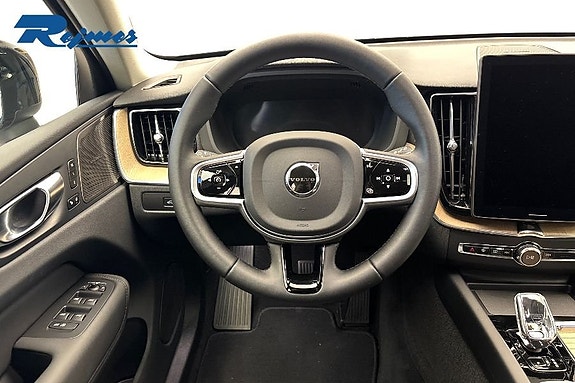 Volvo XC60 9 of 26