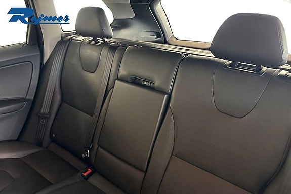 Volvo XC60 8 of 29