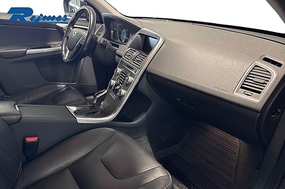Volvo XC60 7 of 29