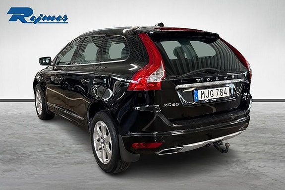 Volvo XC60 2 of 29