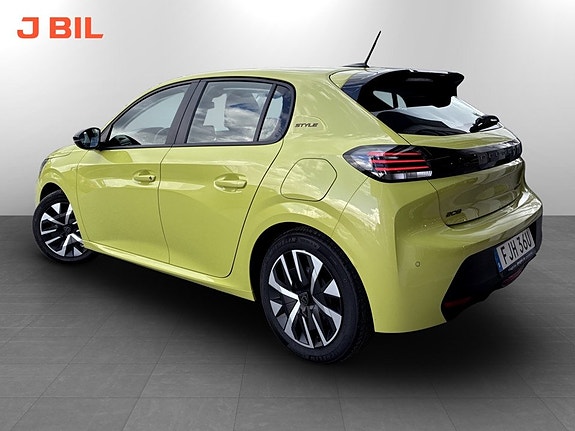 Peugeot 208 3 of 15
