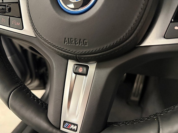 BMW 330e 18 of 19