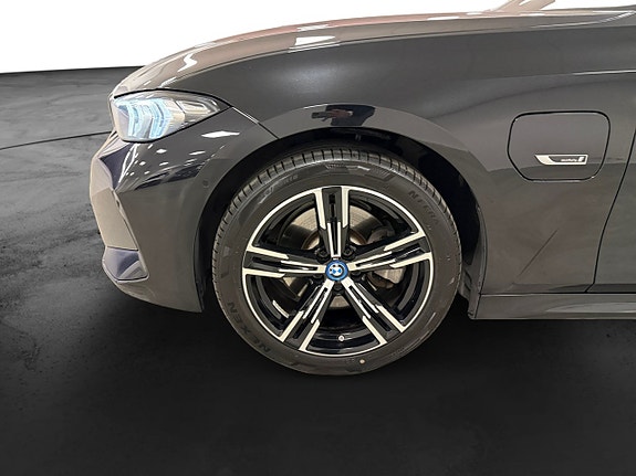 BMW 330e 19 of 19