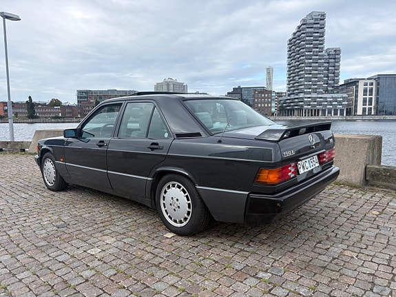 Mercedes-Benz 190 E 25 of 26