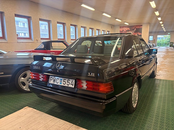 Mercedes-Benz 190 E 14 of 26