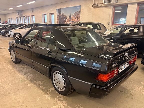 Mercedes-Benz 190 E 15 of 26