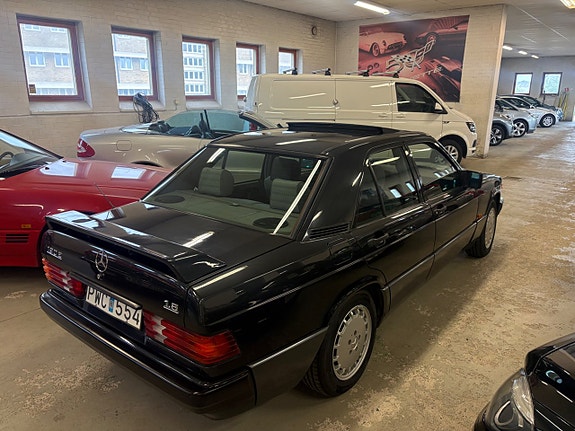 Mercedes-Benz 190 E 2 of 26