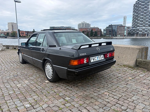 Mercedes-Benz 190 E 24 of 26